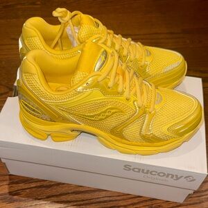 Saucony ProGrid Triumph 4 Goldfinch Chardonneret size 7.5 women’s